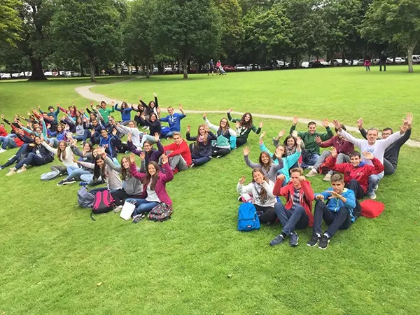 Lee más sobre el artículo Sumérgete en un Verano Inolvidable: Cursos de Inglés en Irlanda
